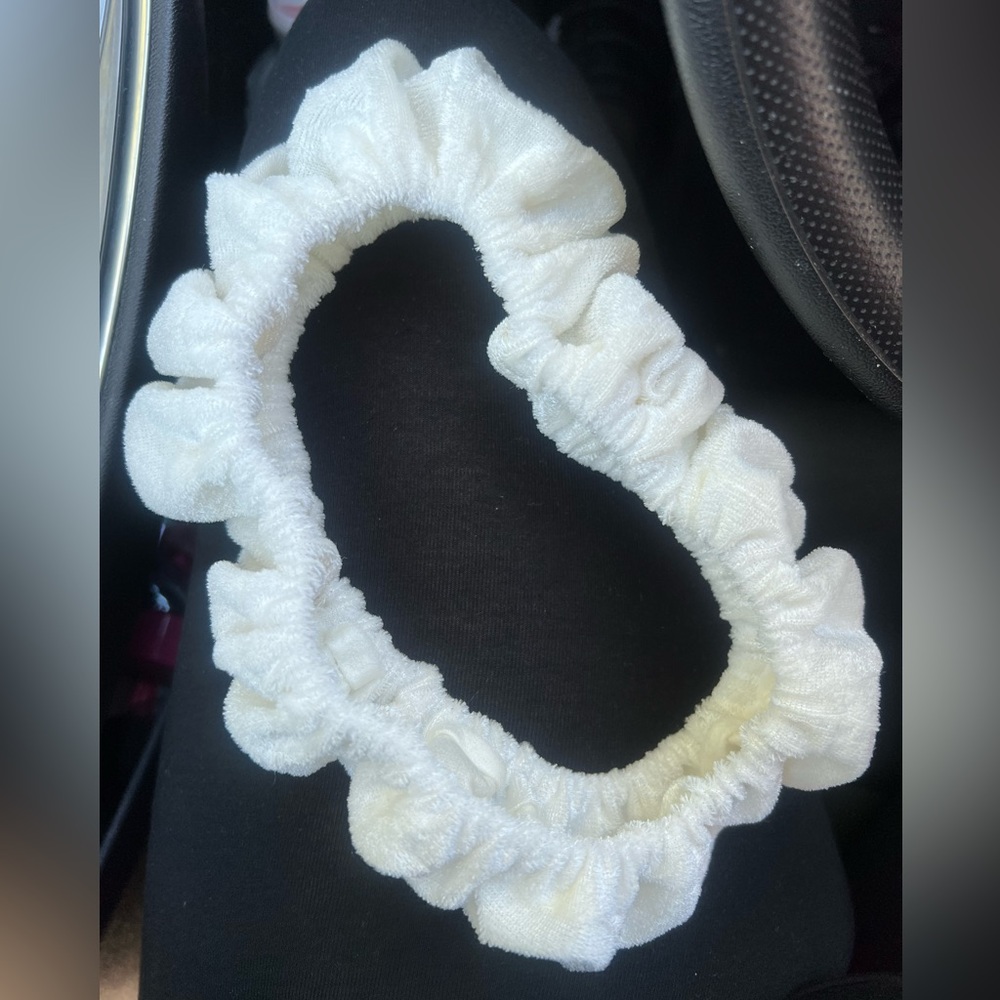 Stretchy white car wheel cover